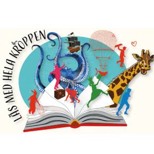 Olika djur, människor och saker kommer ut mellan sidorna på en liggande, uppslagen bok. En giraff, en bläckfisk, sex människor, en luftballong, ett skepp och en resväska.