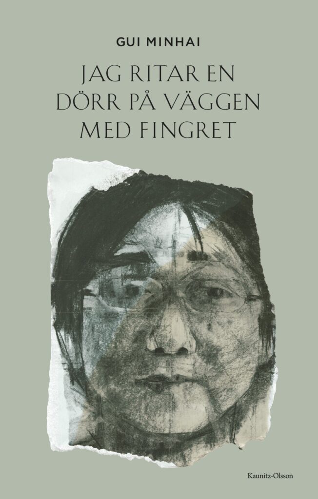 Bokomslag med en svartvit illustration av författaren Gui Minhai och med titeln "Jag ritar en dörr på väggen med fingret."